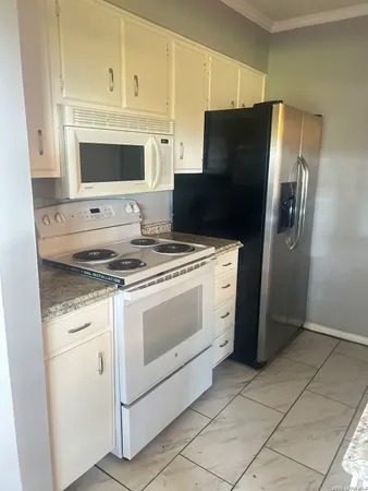 $1,350 | 1051 Country Club Drive, Unit 28, Seguin, TX 78155