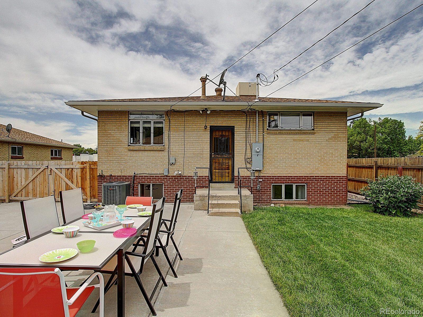 3840 Pierce Street Wheat Ridge, CO 80033 - Photo 28 of 32 a view of a patio with table and chairs and potted plants