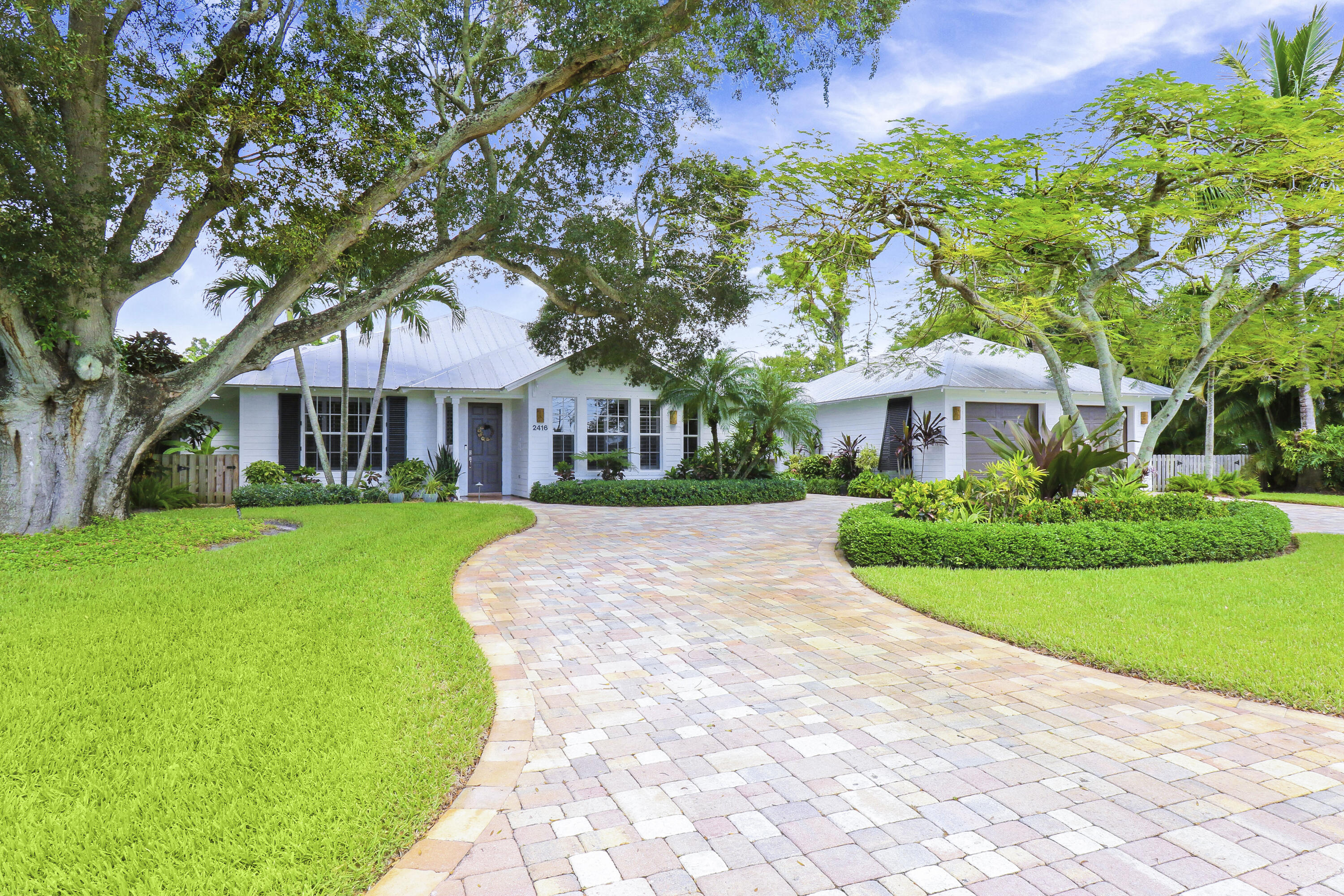 2416 Northwest Fork Road Stuart, FL 34994 - Photo 4 of 53 circular driveway