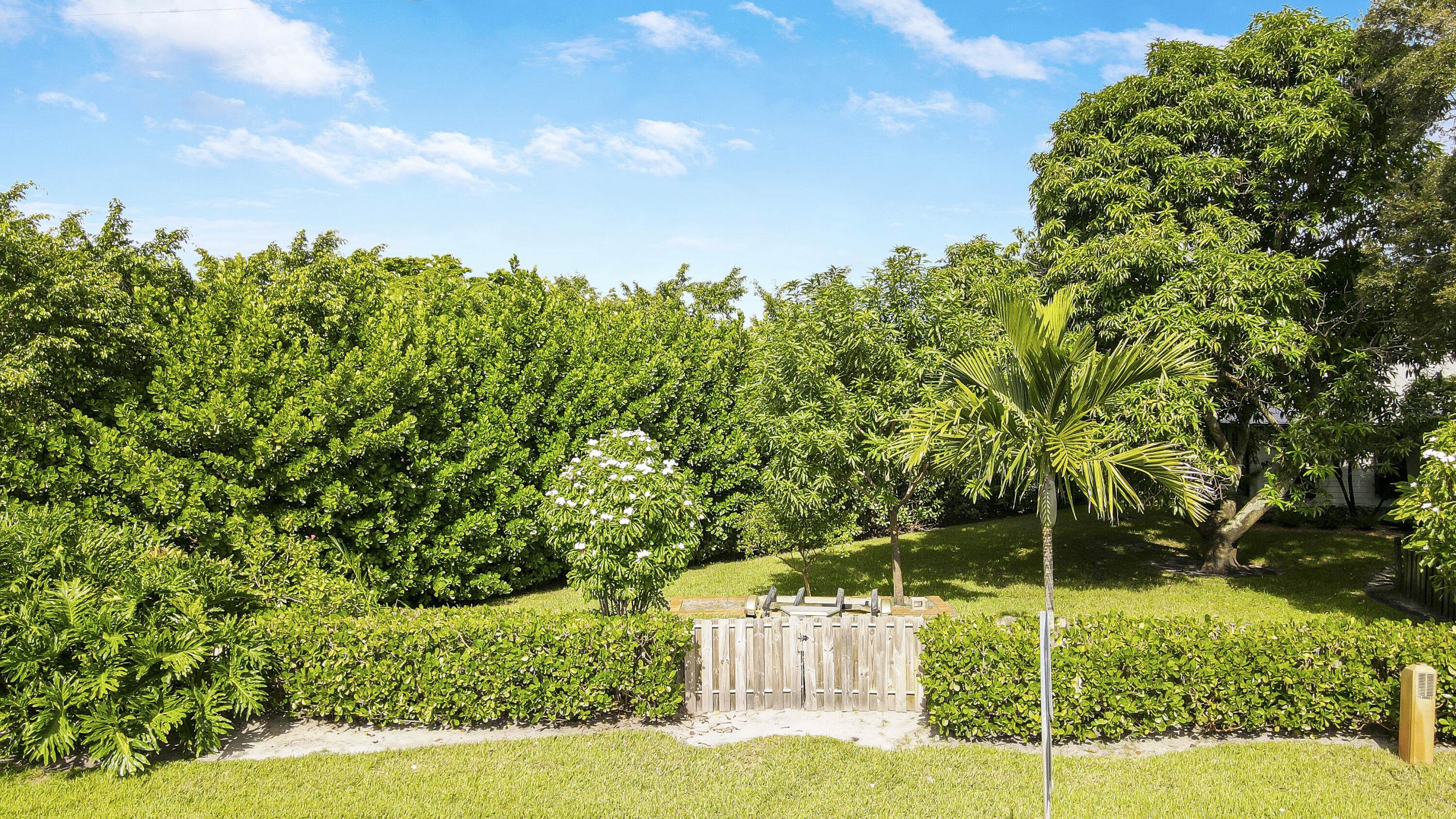 2416 Northwest Fork Road Stuart, FL 34994 - Photo 6 of 53 side yard