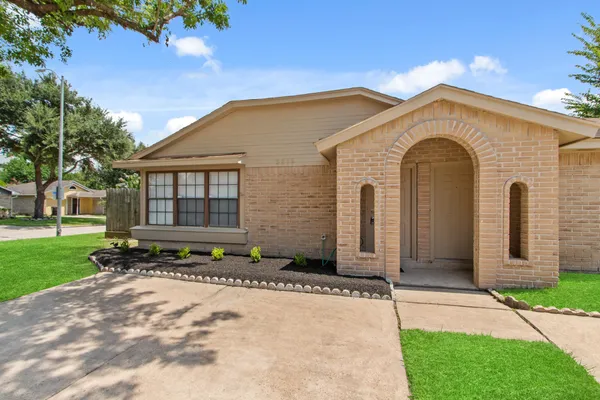 $1,600 | 5218 Beaverbrook Drive, Houston, TX 77084