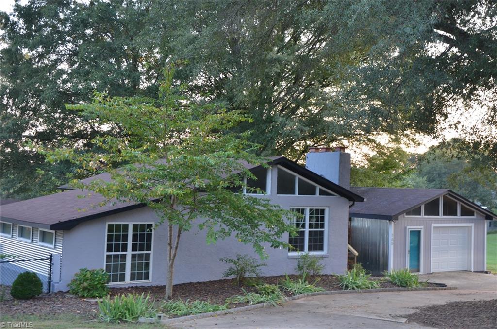 165 Hampton Road Winston-Salem, NC 27103 - Photo 3 of 30 Gallery Image 3
