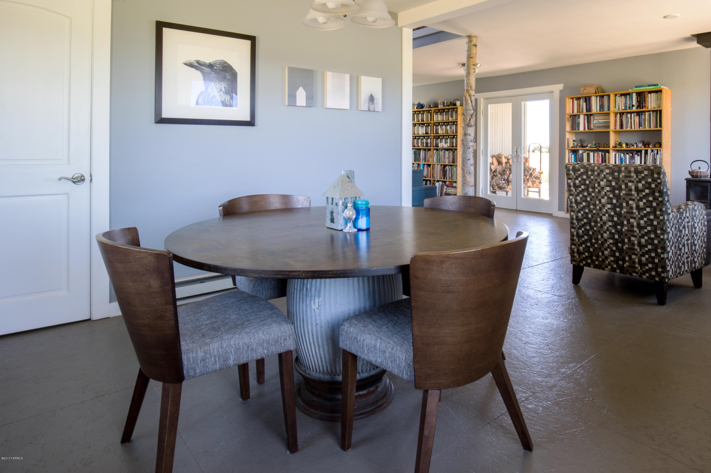 1091 Beffa Road Tieton, WA 98947 - Photo 3 of 34 a view of a dining room with furniture and wooden floor