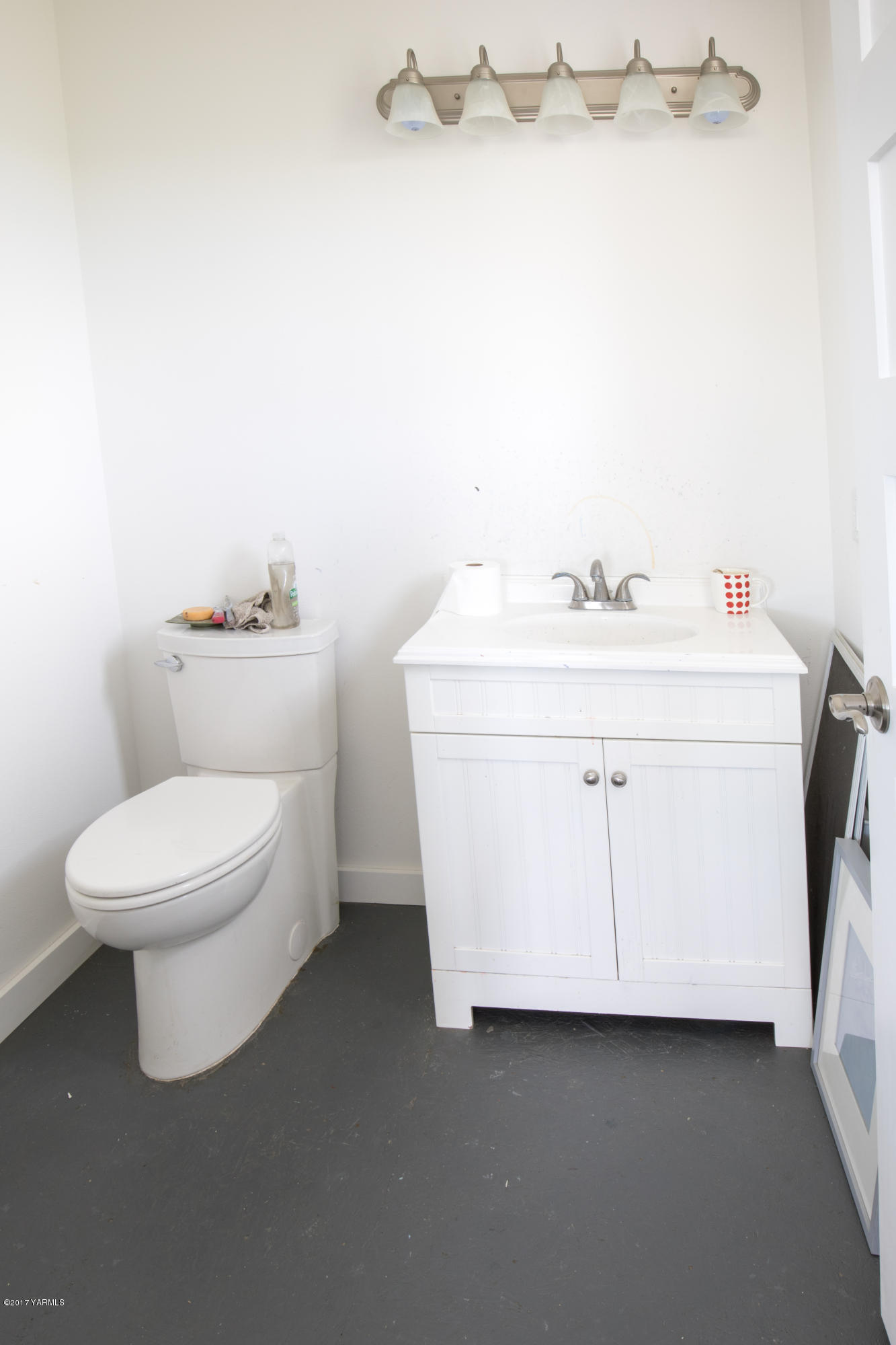 1091 Beffa Road Tieton, WA 98947 - Photo 21 of 34 a bathroom with a toilet sink and mirror