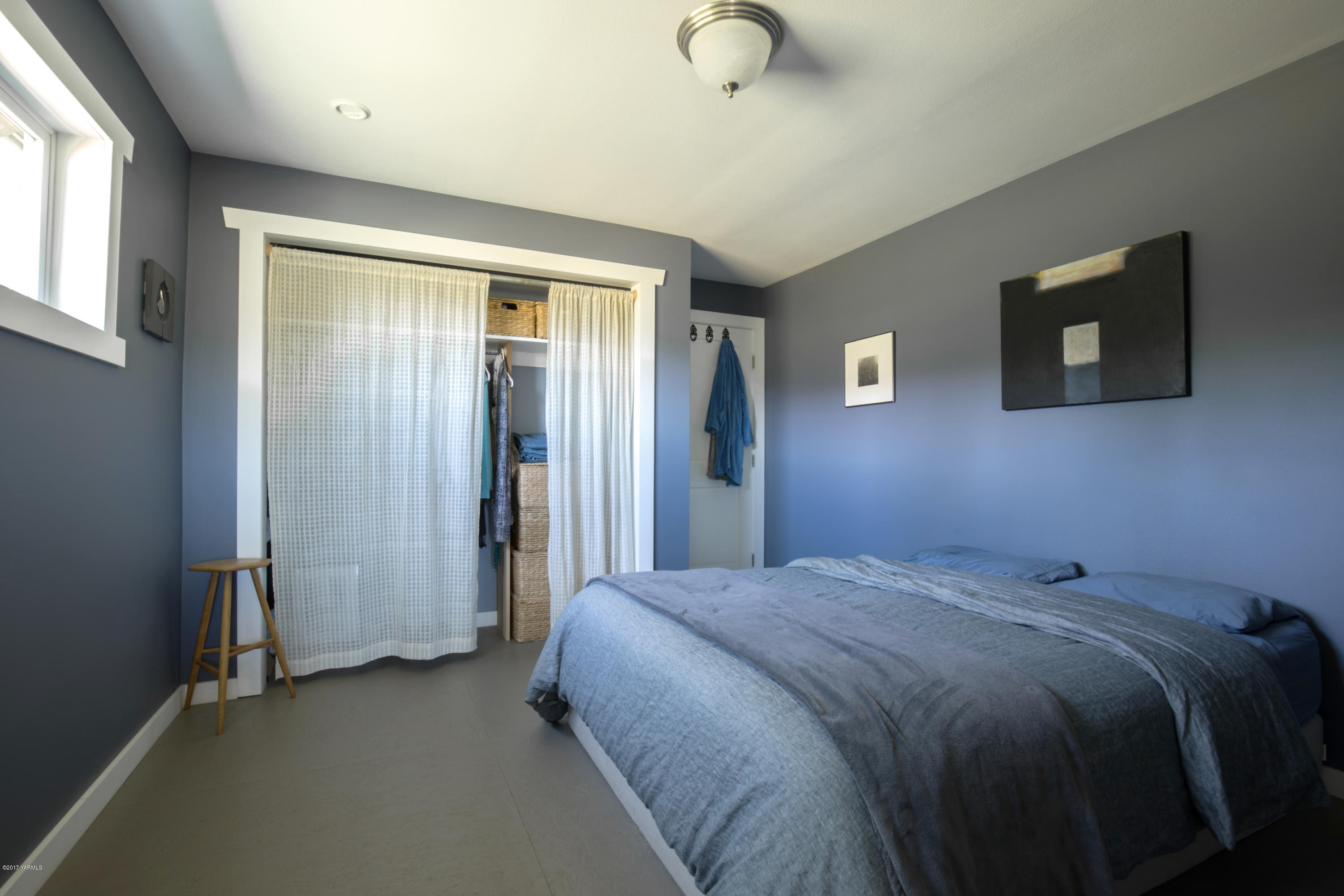1091 Beffa Road Tieton, WA 98947 - Photo 9 of 34 a bedroom with a bed and a tv