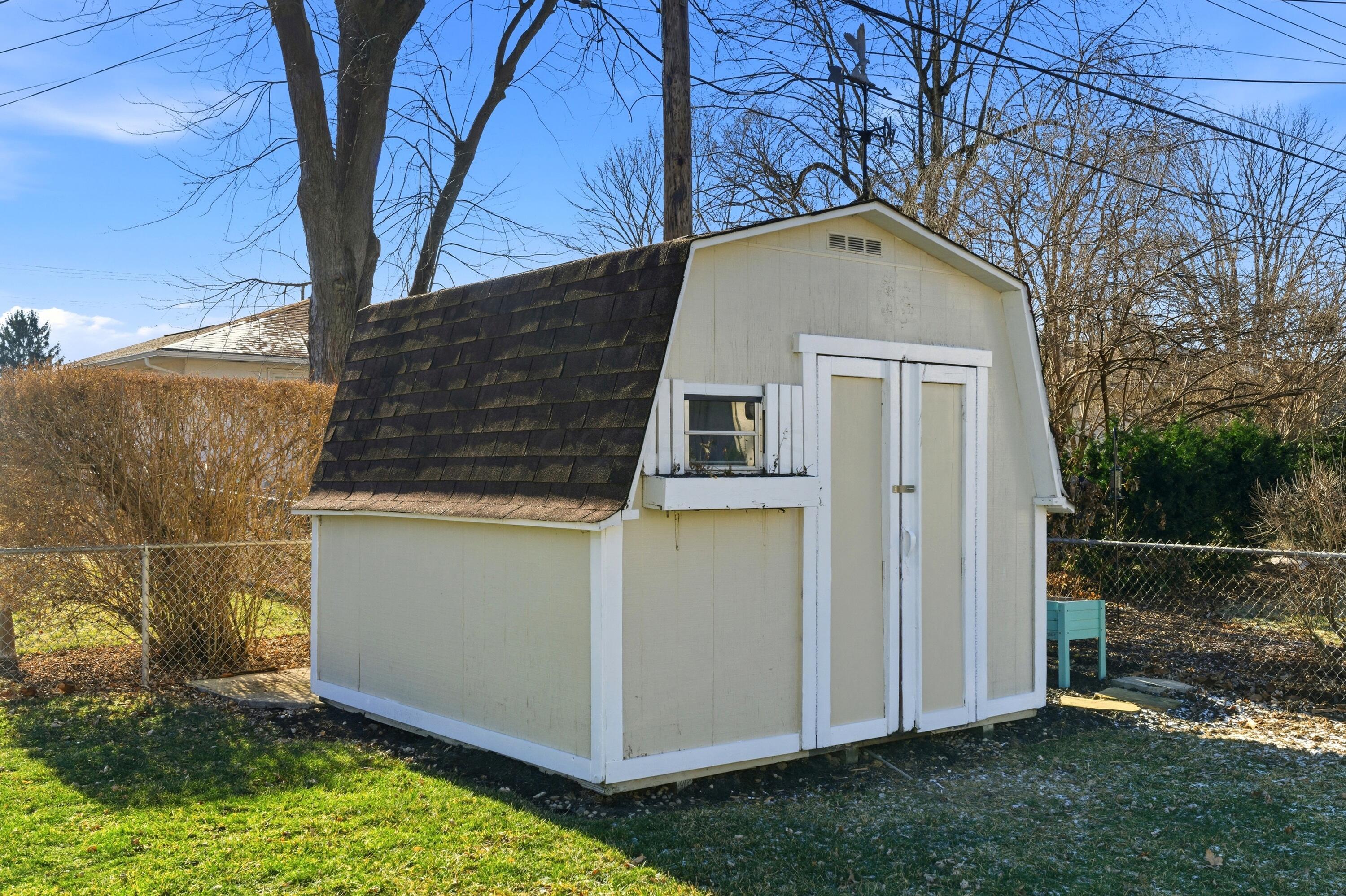 925 Farnham Road Columbus, OH 43220 - Photo 47 of 51 Backyard Shed