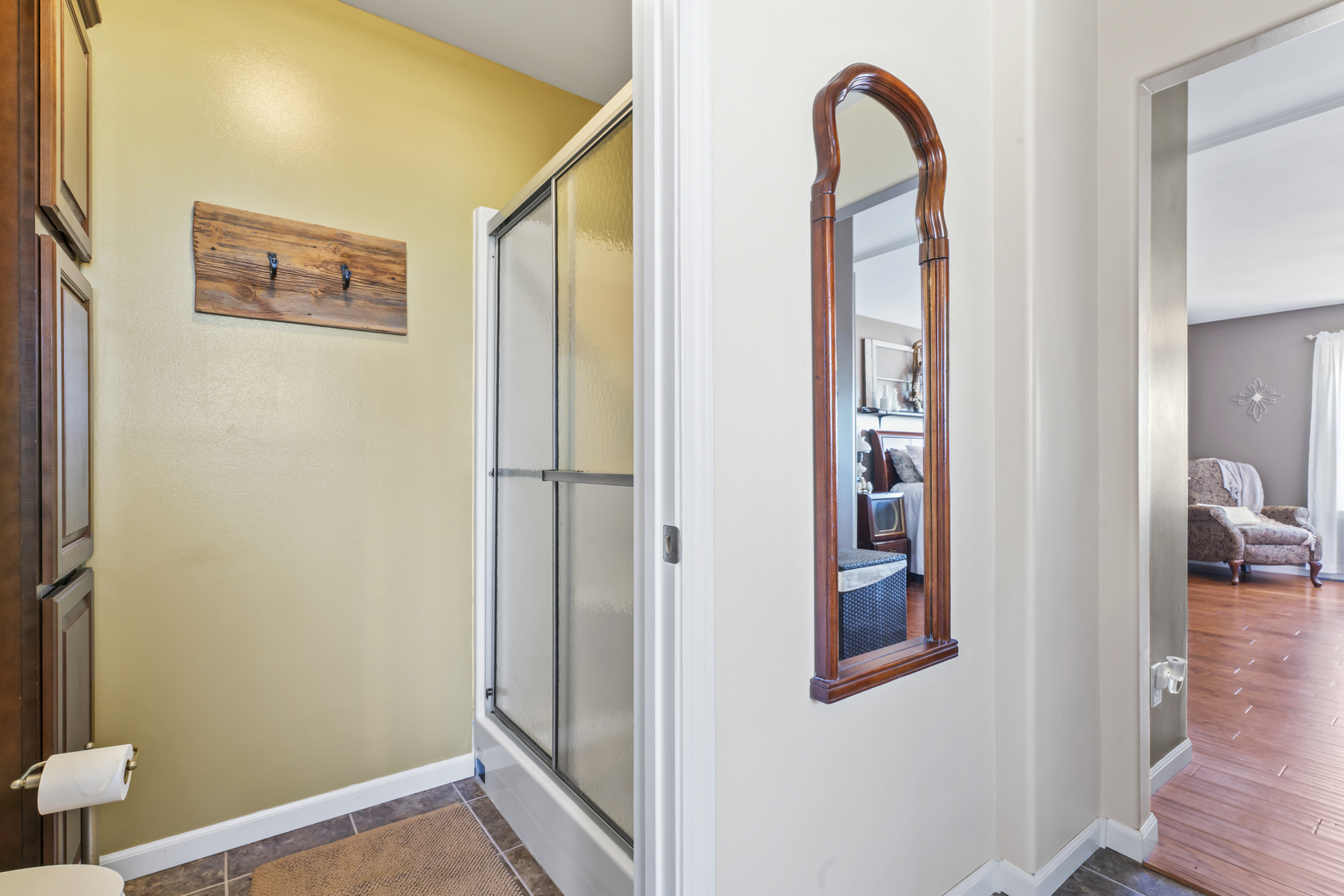 3015 North 1600 East Road Clifton, IL 60927 - Photo 24 of 46 a view of an entryway with wooden floor