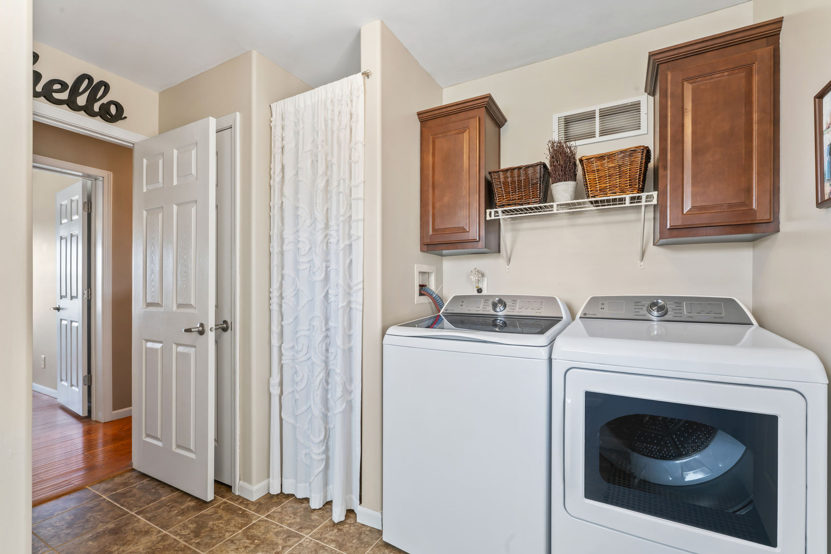 3015 North 1600 East Road Clifton, IL 60927 - Photo 25 of 46 a utility room with dryer and washer
