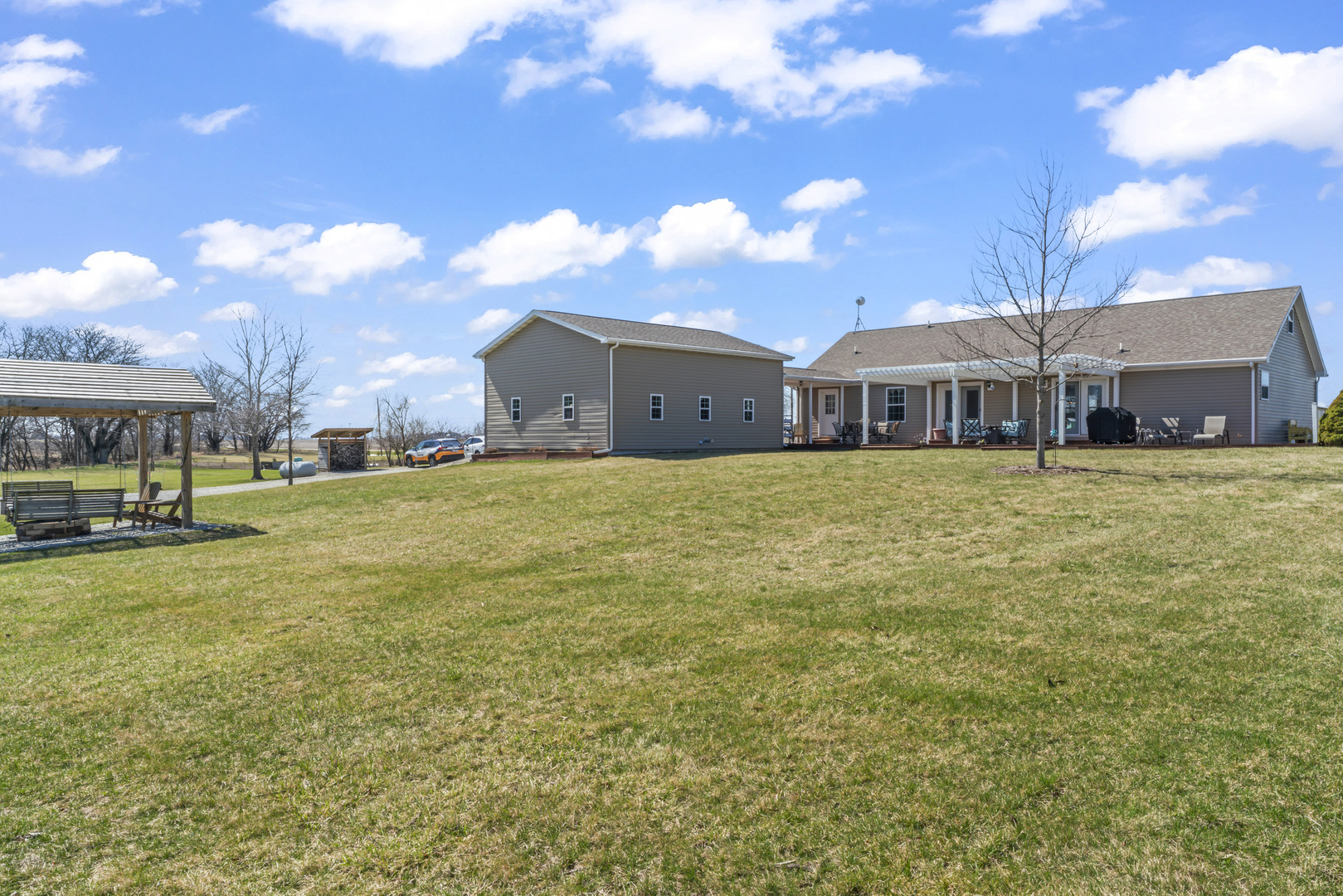 3015 North 1600 East Road Clifton, IL 60927 - Photo 3 of 46 a view of a house with a big yard