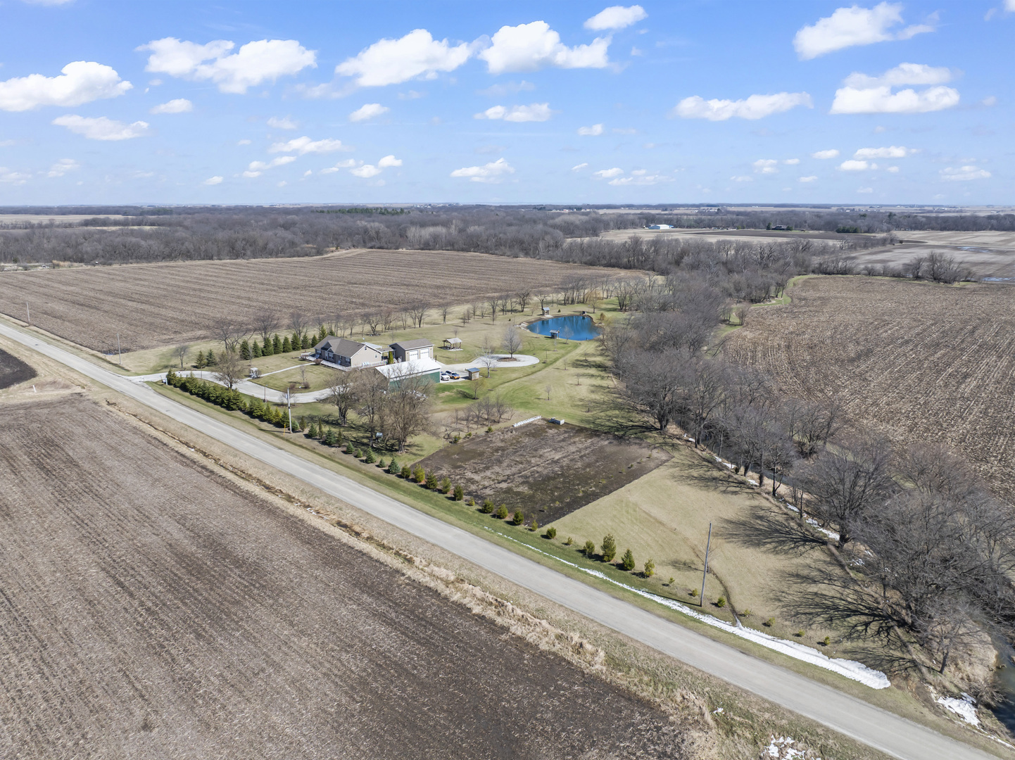 3015 North 1600 East Road Clifton, IL 60927 - Photo 40 of 46 a view of a city