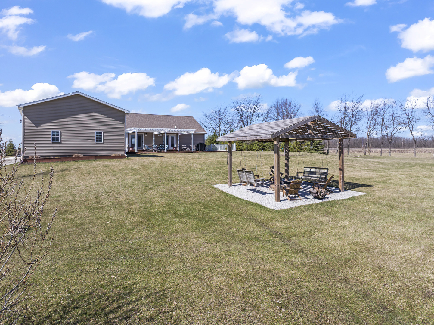 3015 North 1600 East Road Clifton, IL 60927 - Photo 4 of 46 a view of a house with a yard