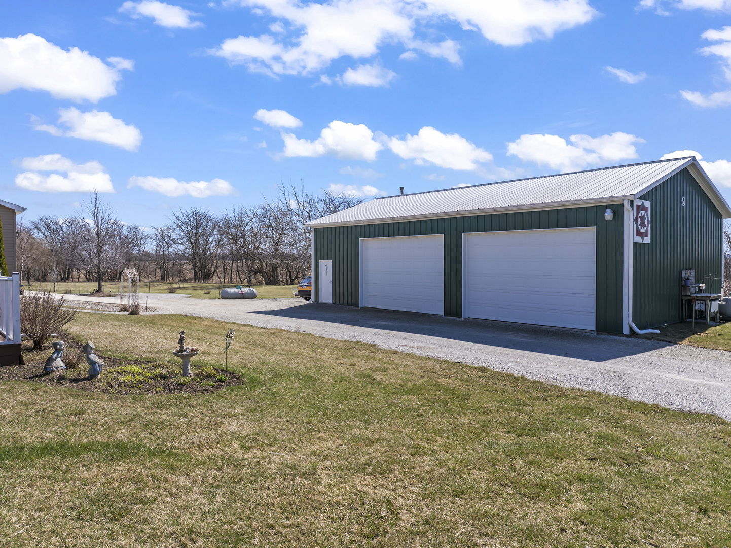 3015 North 1600 East Road Clifton, IL 60927 - Photo 6 of 46 a view of a house with a yard