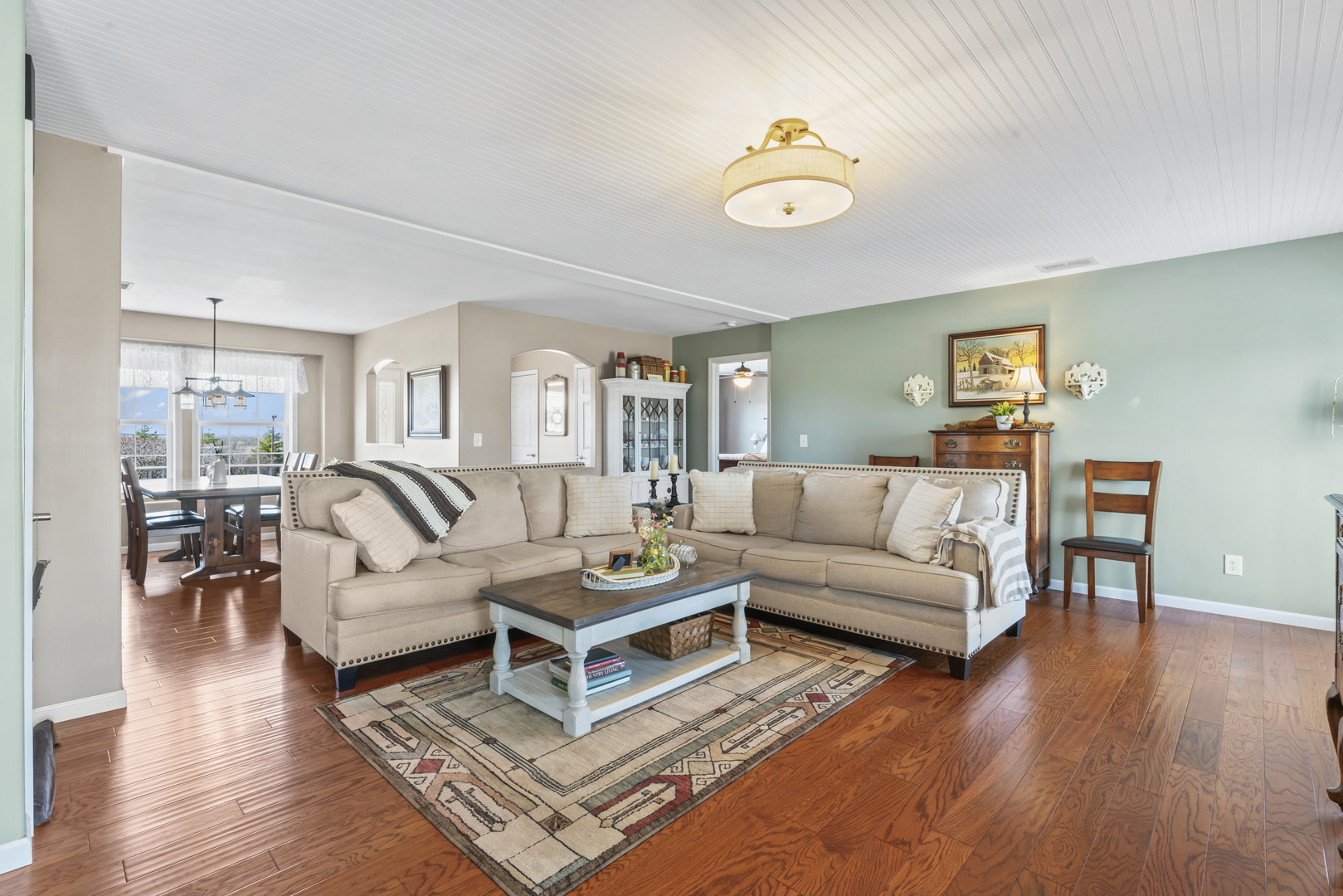 3015 North 1600 East Road Clifton, IL 60927 - Photo 9 of 46 a living room with furniture and wooden floor