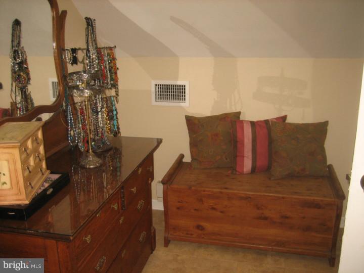 79 Blackwell Road Pennington, NJ 08534 - Photo 15 of 23 Gallery Image 15