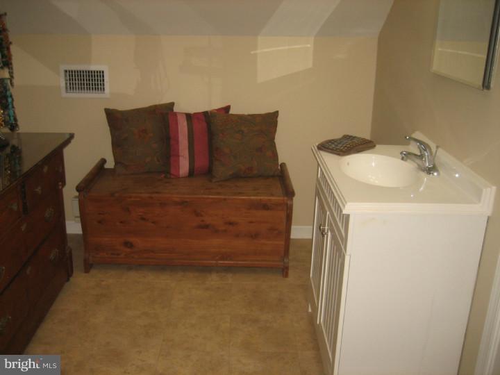 79 Blackwell Road Pennington, NJ 08534 - Photo 17 of 23 Gallery Image 17