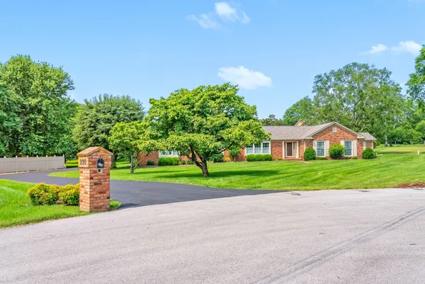 $454,900 | 230 Fairway Court, Hopkinsville, KY 42240