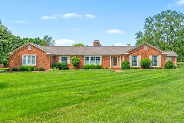 $454,900 | 230 Fairway Court, Hopkinsville, KY 42240