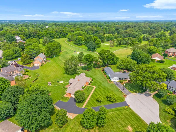 $454,900 | 230 Fairway Court, Hopkinsville, KY 42240