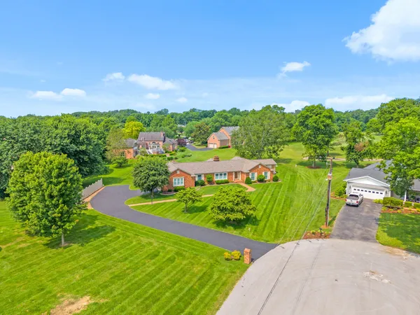 $454,900 | 230 Fairway Court, Hopkinsville, KY 42240