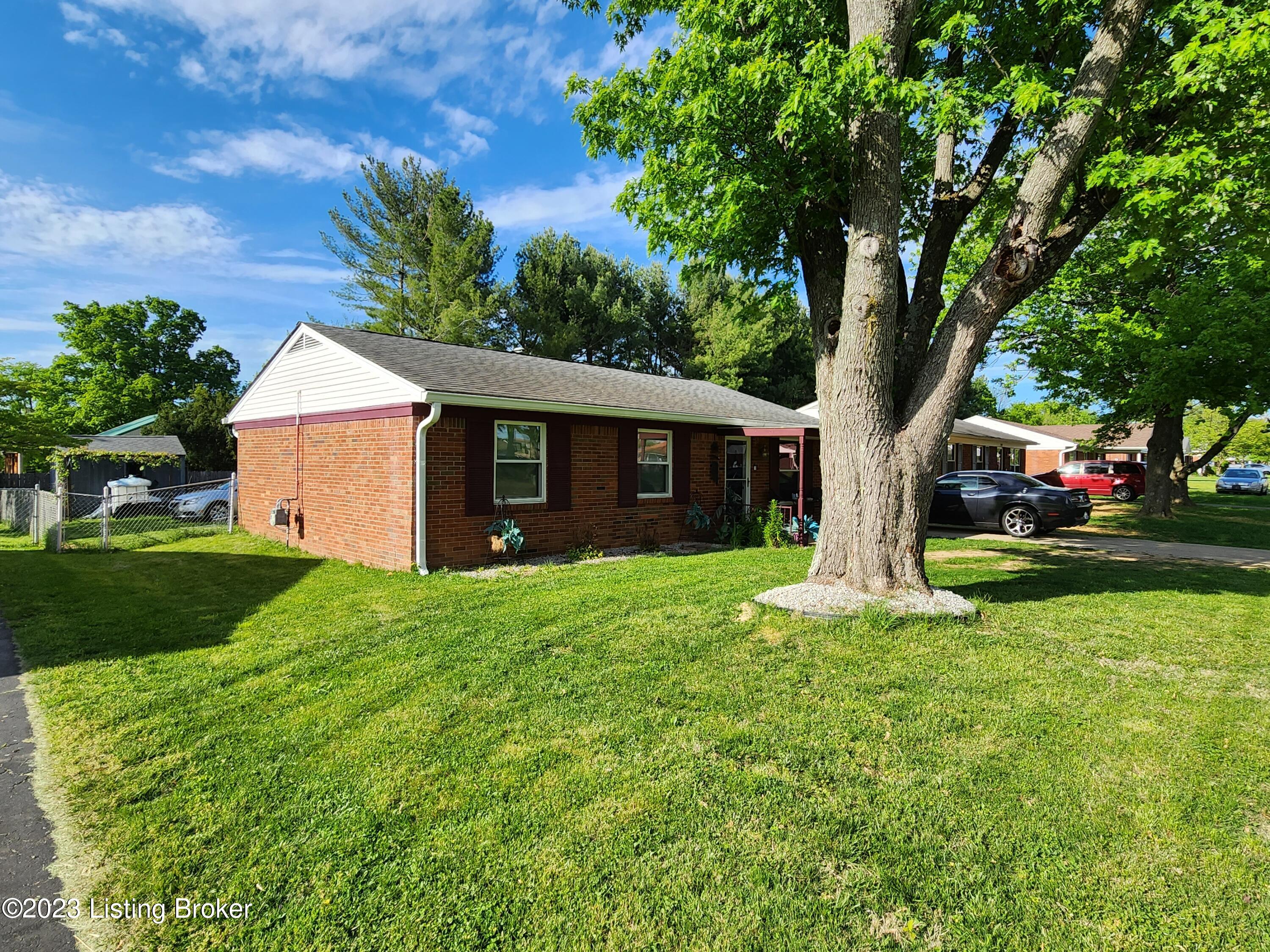 280 East Blue Jay Road Louisville, KY 40229 - Photo 3 of 30 20230505_175748