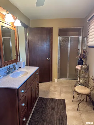 $299,500 | 944 South Lake Drive, Du Quoin, IL 62832