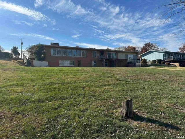 $299,500 | 944 South Lake Drive, Du Quoin, IL 62832