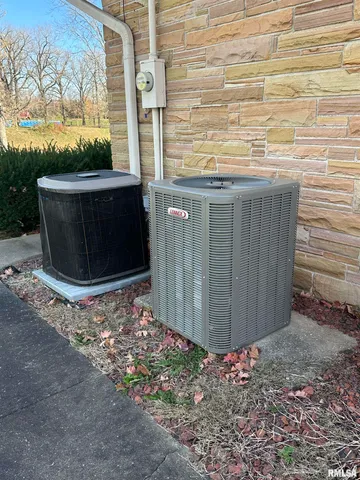 $299,500 | 944 South Lake Drive, Du Quoin, IL 62832