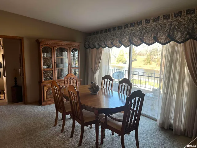 $299,500 | 944 South Lake Drive, Du Quoin, IL 62832