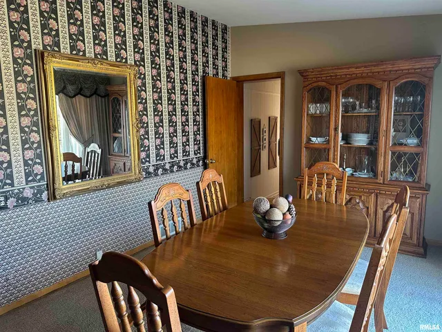 $299,500 | 944 South Lake Drive, Du Quoin, IL 62832