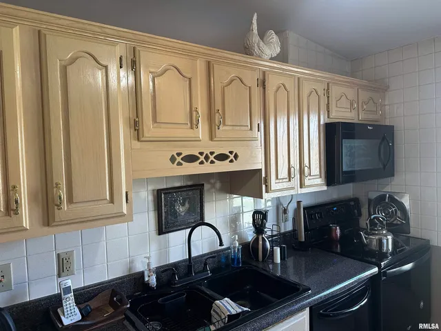 $299,500 | 944 South Lake Drive, Du Quoin, IL 62832