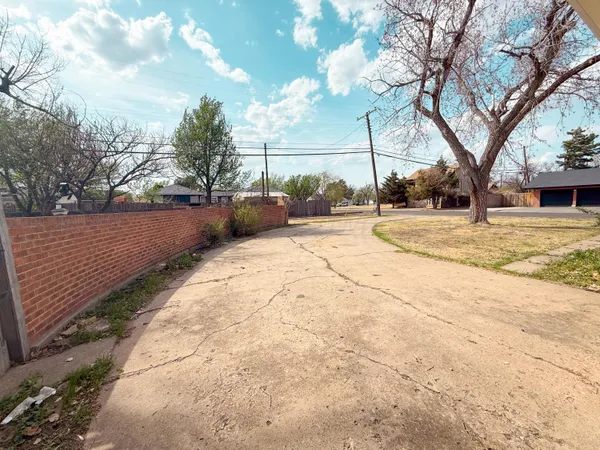$325,000 | 1615 North Russell Street, Pampa, TX 79065