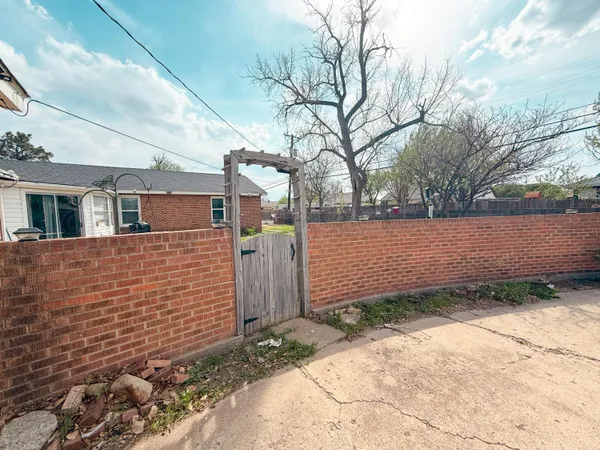 $325,000 | 1615 North Russell Street, Pampa, TX 79065