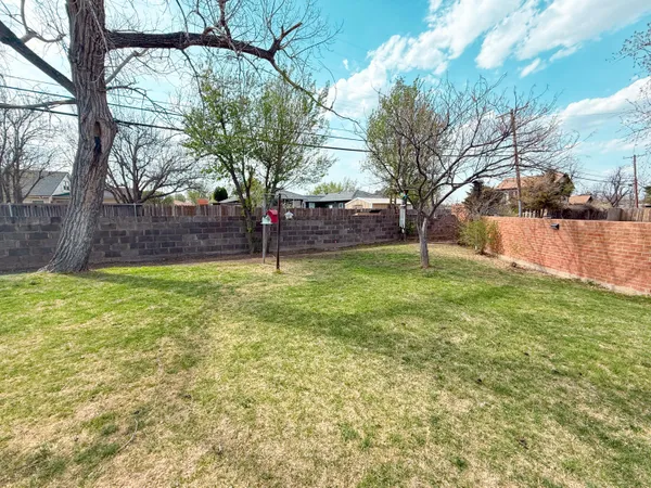 $325,000 | 1615 North Russell Street, Pampa, TX 79065