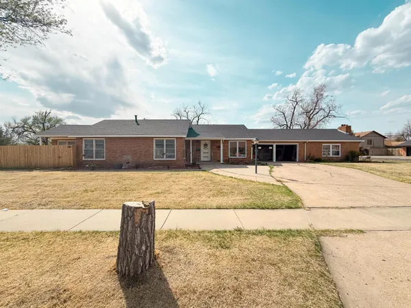 $325,000 | 1615 North Russell Street, Pampa, TX 79065