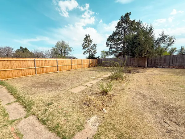 $325,000 | 1615 North Russell Street, Pampa, TX 79065