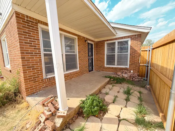 $325,000 | 1615 North Russell Street, Pampa, TX 79065