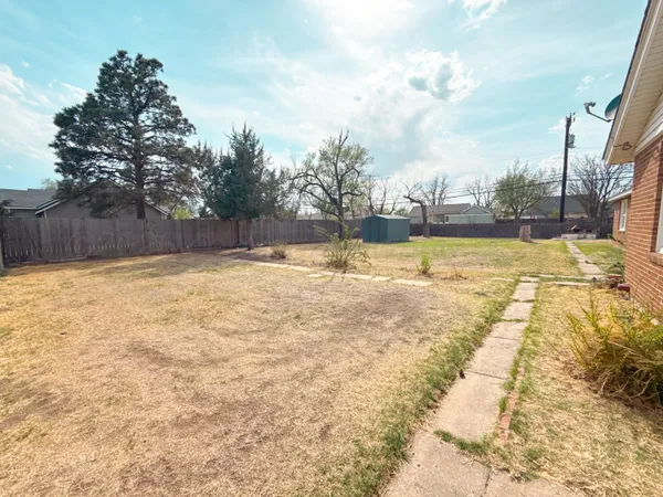 $325,000 | 1615 North Russell Street, Pampa, TX 79065
