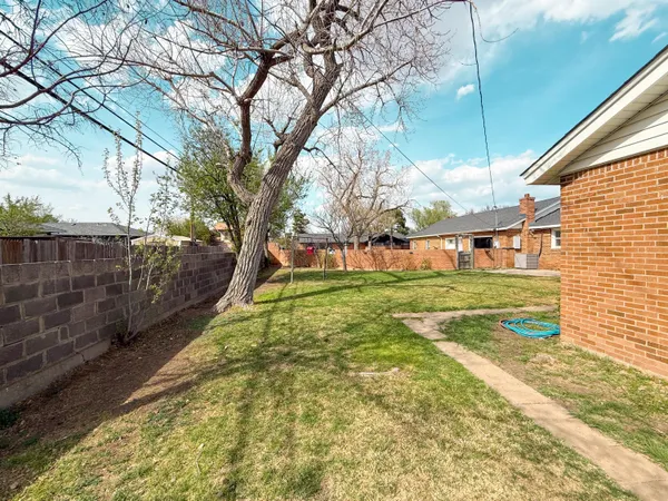 $325,000 | 1615 North Russell Street, Pampa, TX 79065