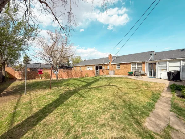 $325,000 | 1615 North Russell Street, Pampa, TX 79065