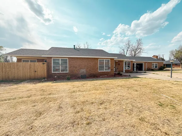 $325,000 | 1615 North Russell Street, Pampa, TX 79065