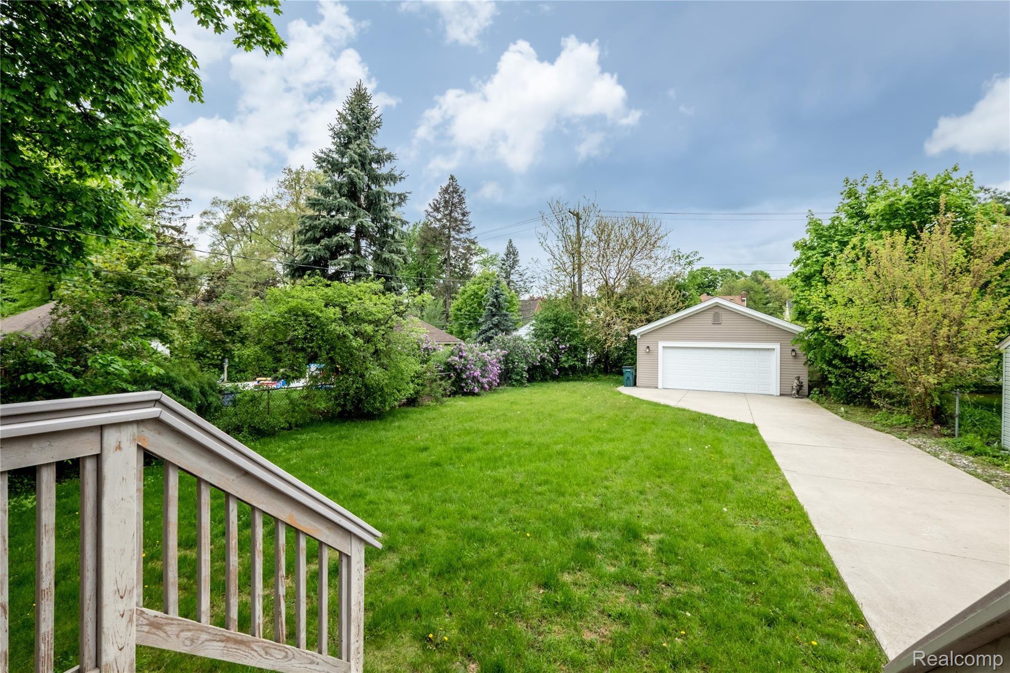6 Hanover Road Pleasant Ridge, MI 48069 - Photo 27 of 36 Extra deep yard