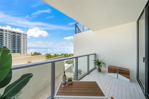 $14,250 | 2201 Collins Avenue, Unit 811, Miami Beach, FL 33139