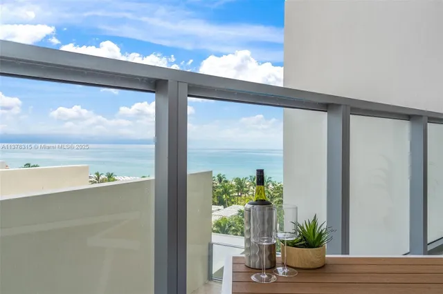 $28,500 | 2201 Collins Avenue, Unit 811, Miami Beach, FL 33139