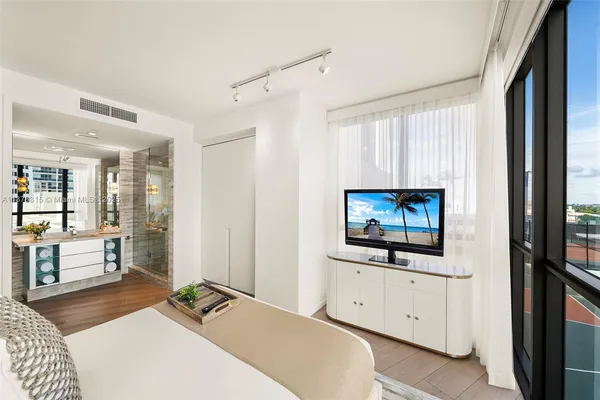 $14,250 | 2201 Collins Avenue, Unit 811, Miami Beach, FL 33139