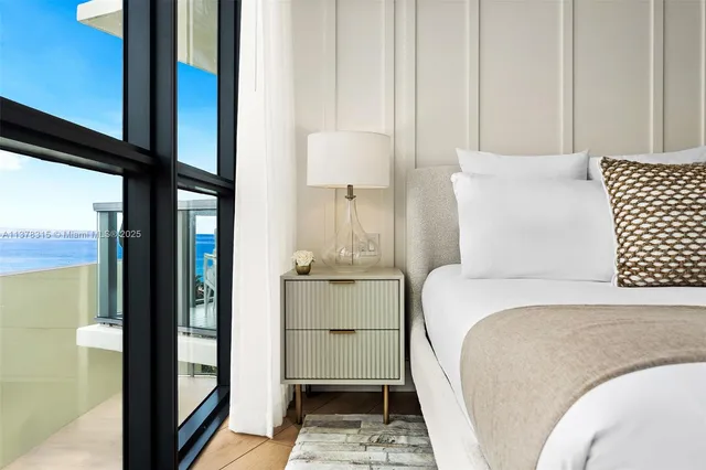 $28,500 | 2201 Collins Avenue, Unit 811, Miami Beach, FL 33139