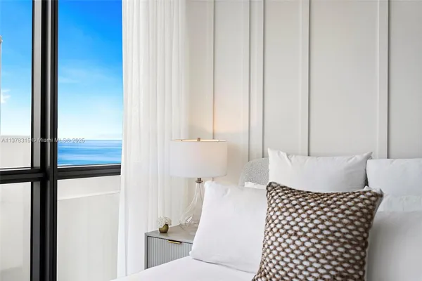 $14,250 | 2201 Collins Avenue, Unit 811, Miami Beach, FL 33139