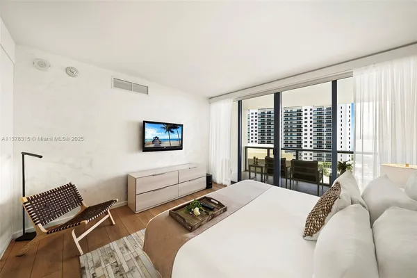 $14,250 | 2201 Collins Avenue, Unit 811, Miami Beach, FL 33139