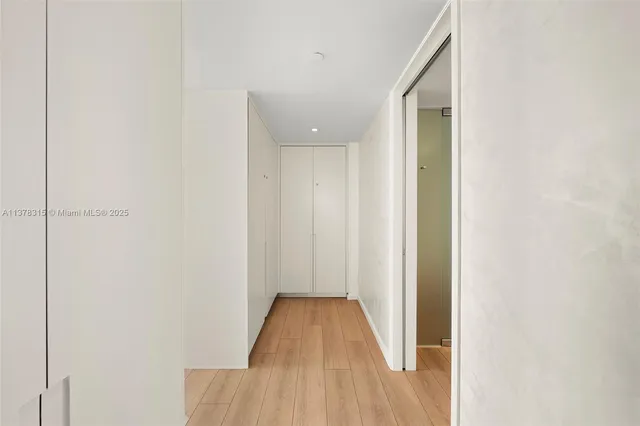 $28,500 | 2201 Collins Avenue, Unit 811, Miami Beach, FL 33139