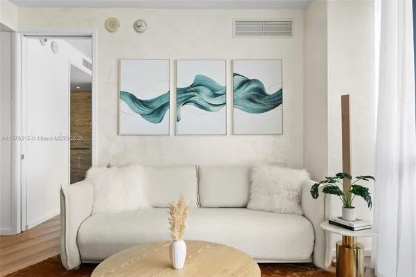 $14,250 | 2201 Collins Avenue, Unit 811, Miami Beach, FL 33139