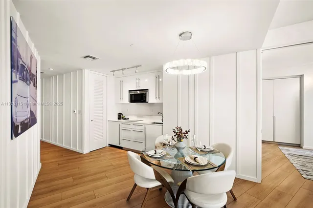 $28,500 | 2201 Collins Avenue, Unit 811, Miami Beach, FL 33139